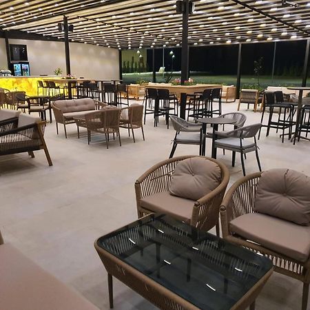 Amber Hotel Albania Спиле Екстериор снимка