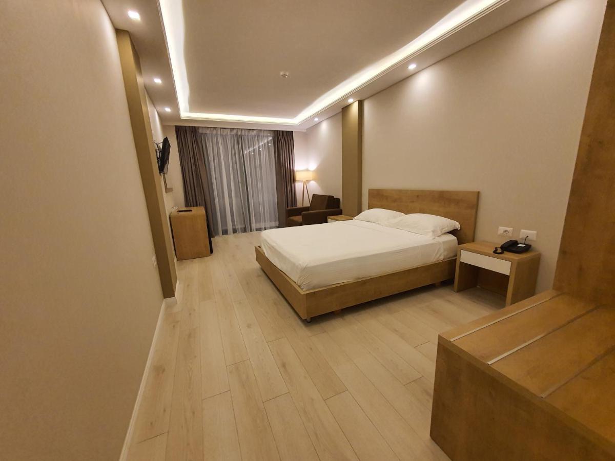 Amber Hotel Albania Спиле Екстериор снимка