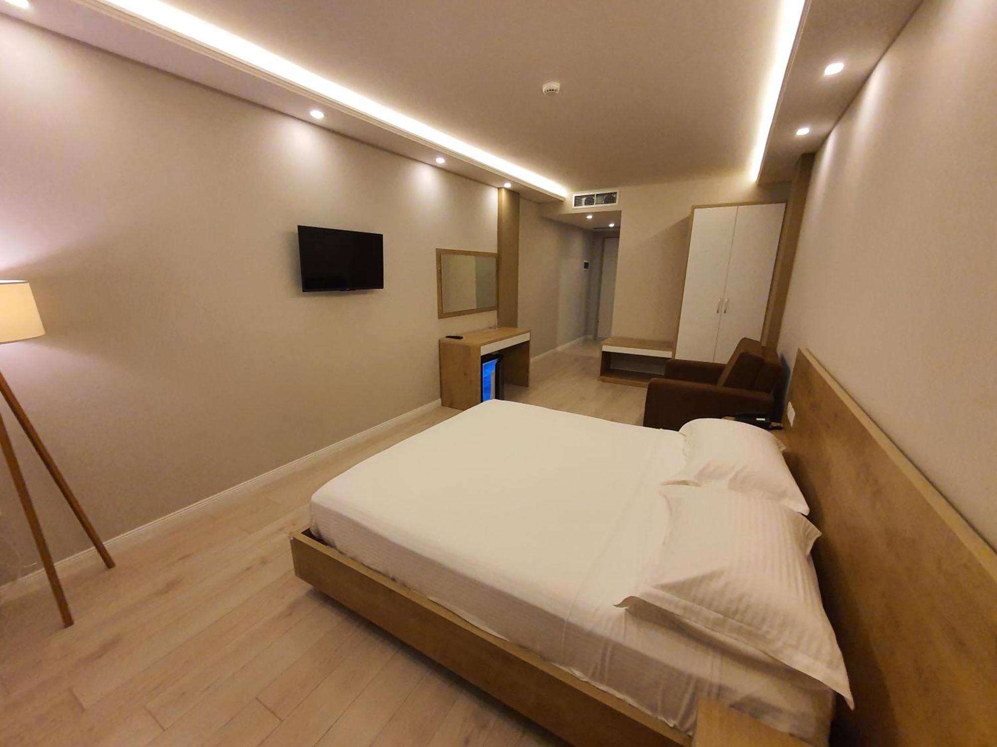 Amber Hotel Albania Спиле Екстериор снимка
