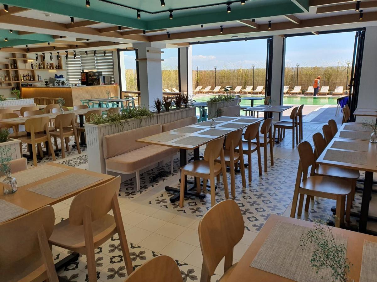 Amber Hotel Albania Спиле Екстериор снимка