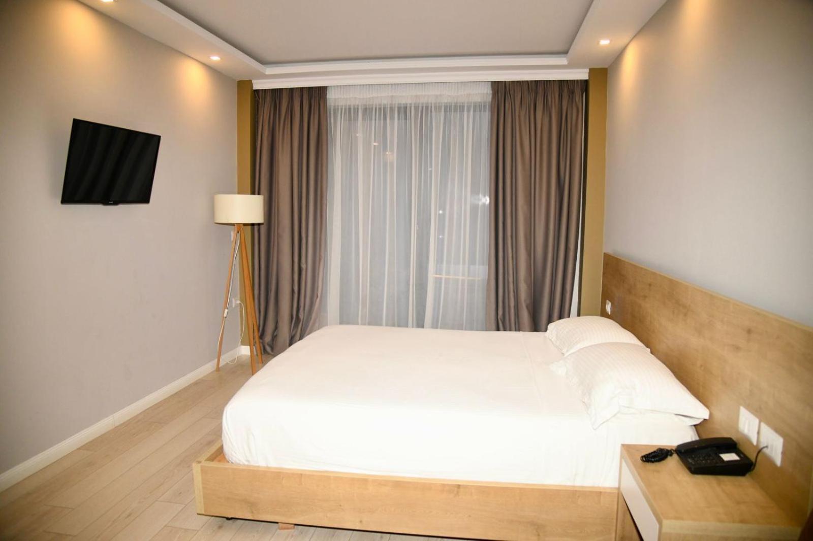 Amber Hotel Albania Спиле Екстериор снимка