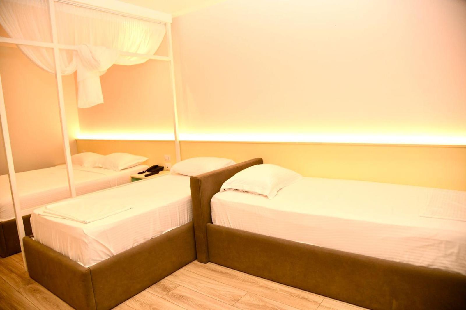Amber Hotel Albania Спиле Екстериор снимка