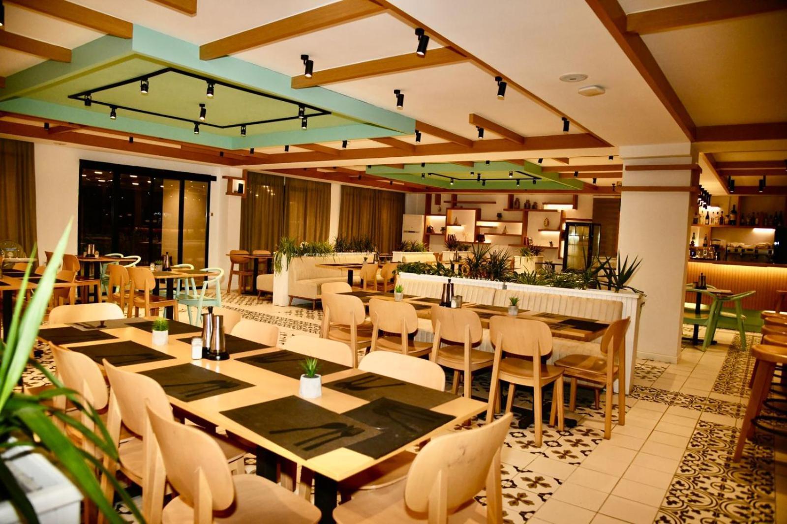 Amber Hotel Albania Спиле Екстериор снимка