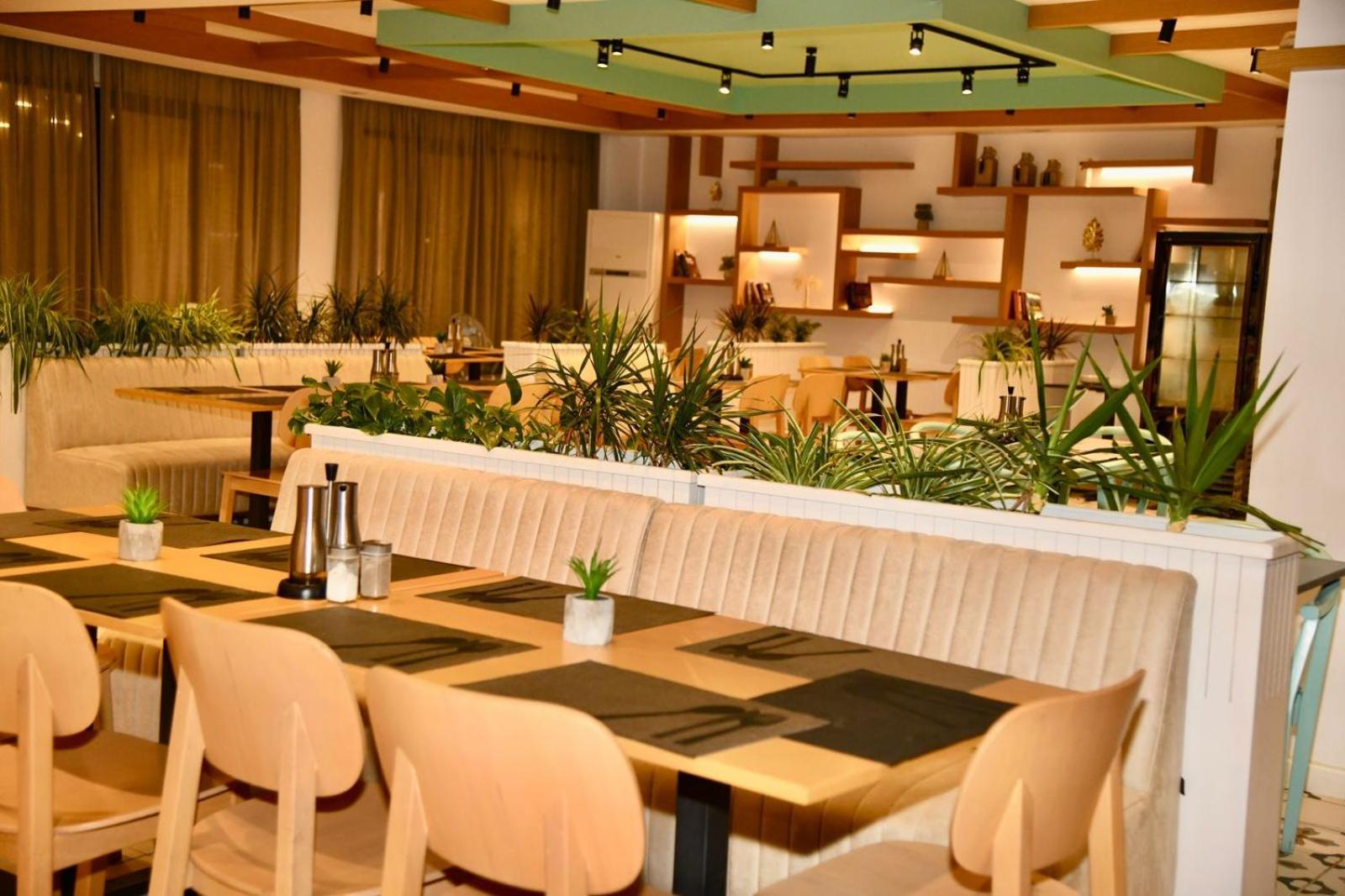 Amber Hotel Albania Спиле Екстериор снимка